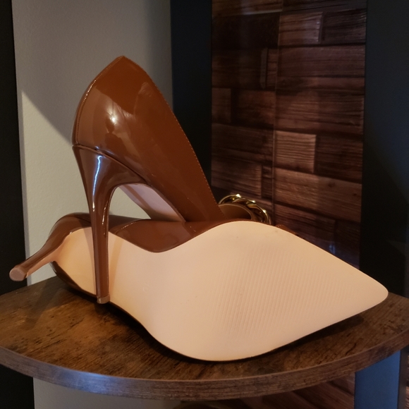 **SOLD** Steve Madden Zilday high heel pumps. - Picture 4 of 8